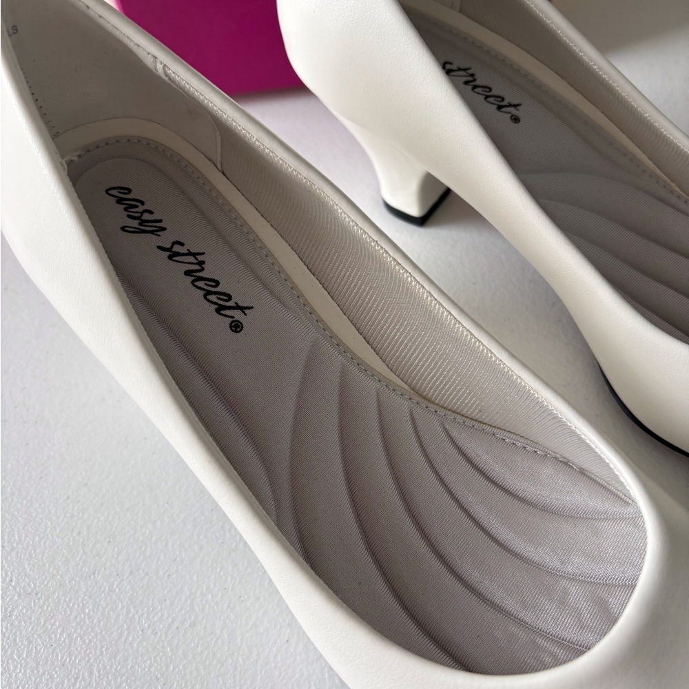 Easy Street Size 8 White Round Toe Pumps Easter Career Office Spring Summer NWIB - Picture 2 of 13